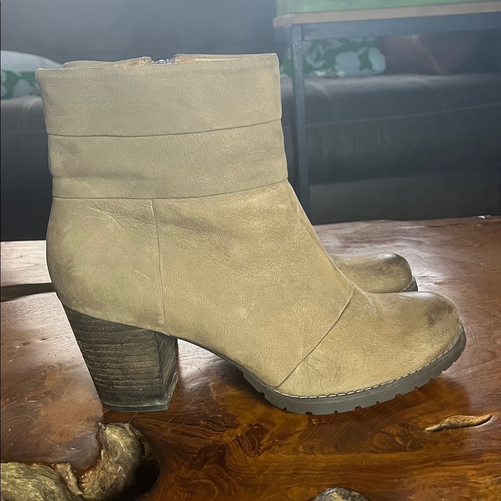Clarks Taupe Heeled Booties Size 7.5 M